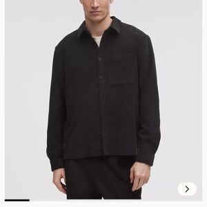 Lululemon Commission Long-Sleeve Shirt
Pocket